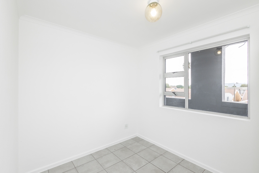 2 Bedroom Property for Sale in Oakglen Western Cape